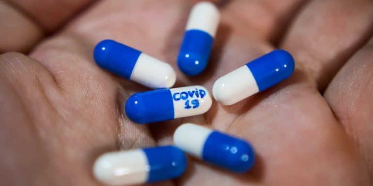 Pfizer accetta di far produrre pillole anti-covid generiche in 95 paesi