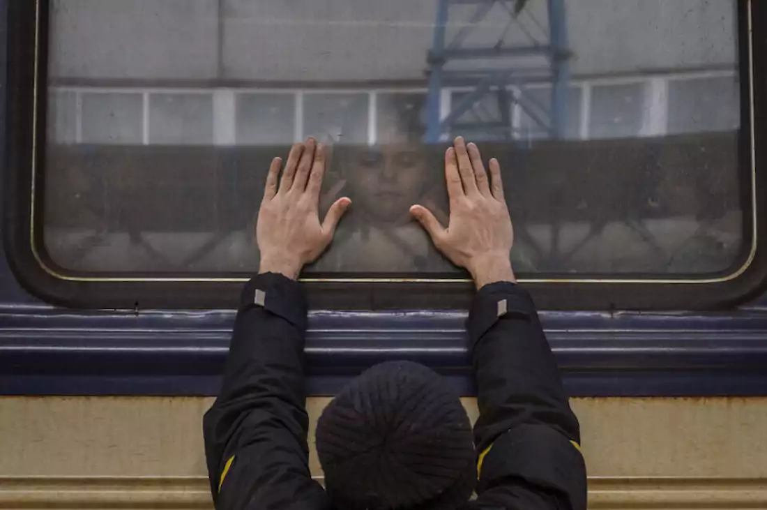 addio padre figlia ucraina in guerra