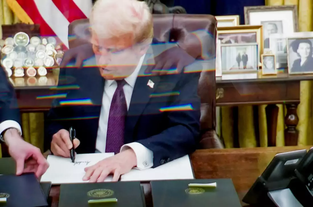 Trump firma le grazie